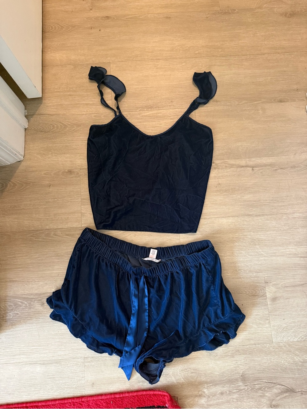 Women’s Victoria secret Navy Blue velvet Sleep Set -
